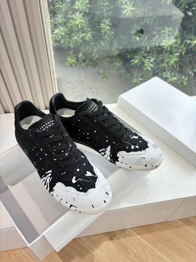 出货快G035所见即所得顶级版本 代购级别 Maisonmargiela Mm6德训休闲鞋鬼才设计师品牌，一个轻奢品牌上脚很百搭哦，也很随脚舒适，这一款德国训练