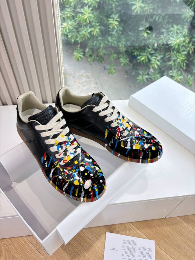 出货快G035所见即所得顶级版本 代购级别 Maisonmargiela Mm6德训休闲鞋鬼才设计师品牌，一个轻奢品牌上脚很百搭哦，也很随脚舒适，这一款德国训练
