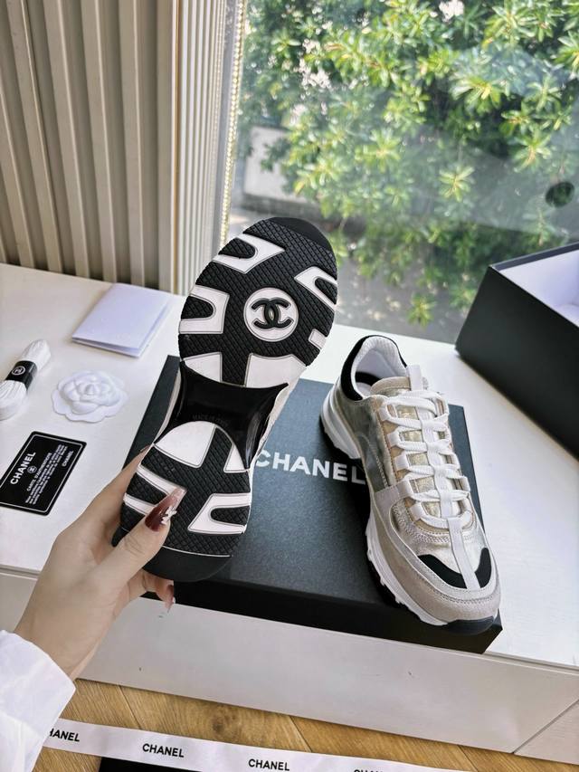 Chane 小香G G59所见即所得代购级别香奈儿25C新品休闲运动鞋超级推荐这一季的运动鞋真的绝美啊 实在是太好看了。 很轻很软糯 喜欢爬山户外运动者可入！