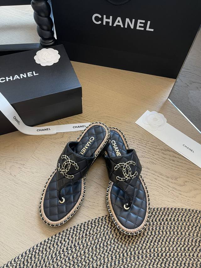 Chanel 24S春夏新款沙滩凉鞋系列 夏日度假风沙滩拖鞋系列来啦~ 跟高1.5Cm 4.5Cm 码数:35-41 40 41定制不退换 顶级版本