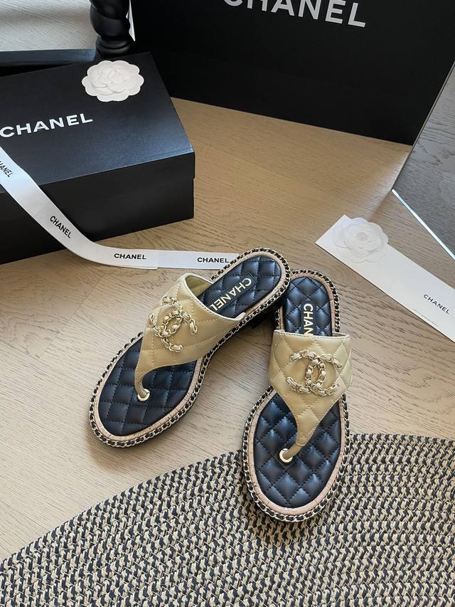 Chanel 24S春夏新款沙滩凉鞋系列 夏日度假风沙滩拖鞋系列来啦~ 跟高1.5Cm 4.5Cm 码数:35-41 40 41定制不退换 顶级版本
