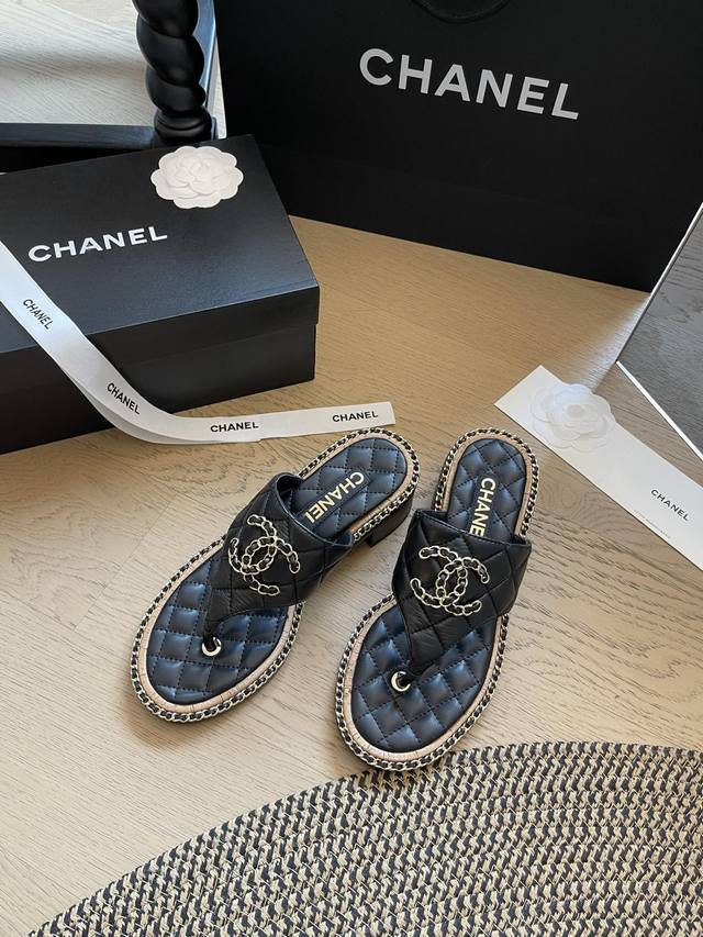 Chanel 24S春夏新款沙滩凉鞋系列 夏日度假风沙滩拖鞋系列来啦~ 跟高1.5Cm 4.5Cm 码数:35-41 40 41定制不退换 顶级版本
