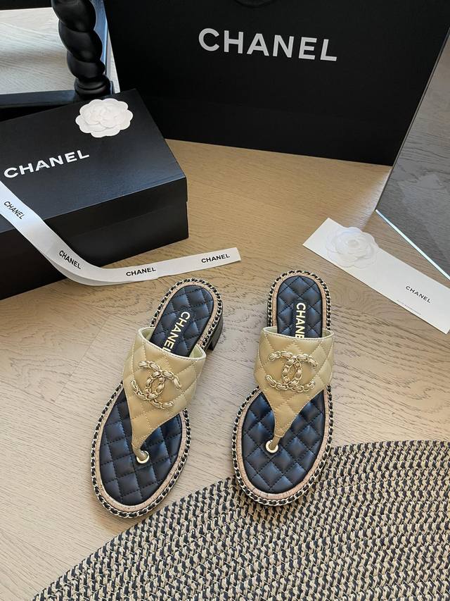 Chanel 24S春夏新款沙滩凉鞋系列 夏日度假风沙滩拖鞋系列来啦~ 跟高1.5Cm 4.5Cm 码数:35-41 40 41定制不退换 顶级版本
