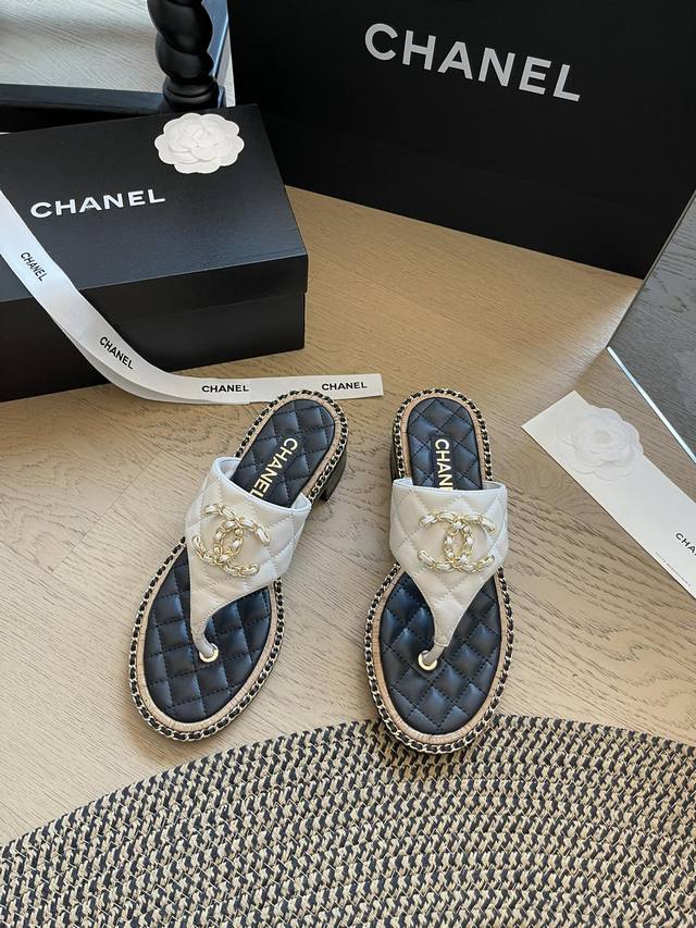 Chanel 24S春夏新款沙滩凉鞋系列 夏日度假风沙滩拖鞋系列来啦~ 跟高1.5Cm 4.5Cm 码数:35-41 40 41定制不退换 顶级版本