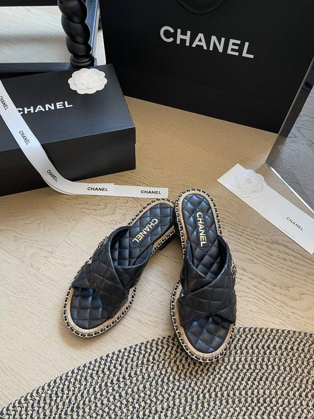 Chanel 24S春夏新款沙滩凉鞋系列 夏日度假风沙滩拖鞋系列来啦~ 跟高1.5Cm 4.5Cm 码数:35-41 40 41定制不退换 顶级版本