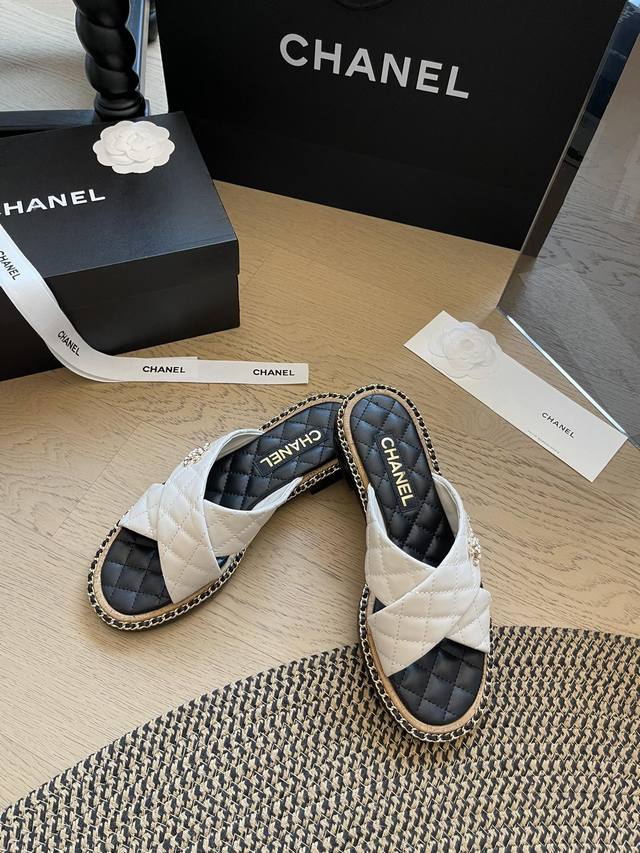 Chanel 24S春夏新款沙滩凉鞋系列 夏日度假风沙滩拖鞋系列来啦~ 跟高1.5Cm 4.5Cm 码数:35-41 40 41定制不退换 顶级版本