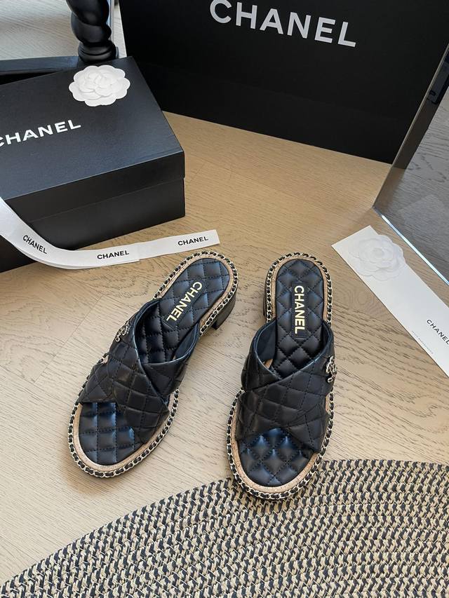 Chanel 24S春夏新款沙滩凉鞋系列 夏日度假风沙滩拖鞋系列来啦~ 跟高1.5Cm 4.5Cm 码数:35-41 40 41定制不退换 顶级版本