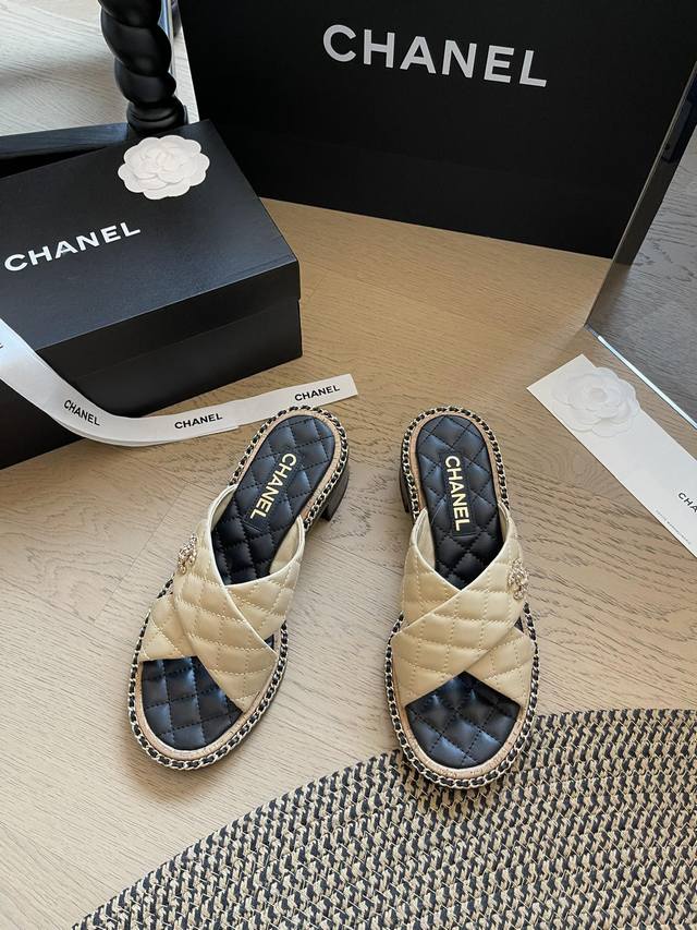 Chanel 24S春夏新款沙滩凉鞋系列 夏日度假风沙滩拖鞋系列来啦~ 跟高1.5Cm 4.5Cm 码数:35-41 40 41定制不退换 顶级版本