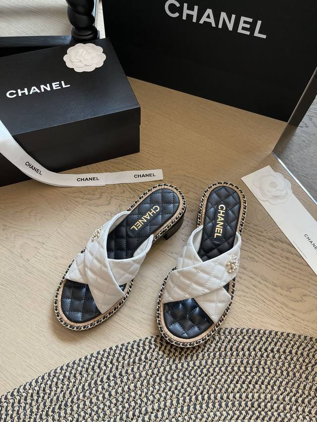 Chanel 24S春夏新款沙滩凉鞋系列 夏日度假风沙滩拖鞋系列来啦~ 跟高1.5Cm 4.5Cm 码数:35-41 40 41定制不退换 顶级版本