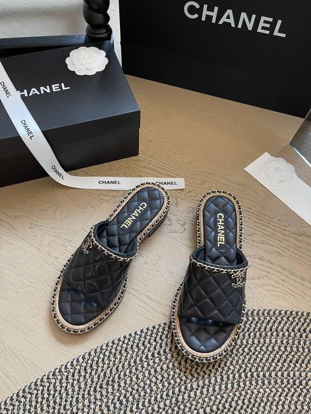 Chanel 24S春夏新款沙滩凉鞋系列 夏日度假风沙滩拖鞋系列来啦~ 跟高1.5Cm 4.5Cm 码数:35-41 40 41定制不退换 顶级版本