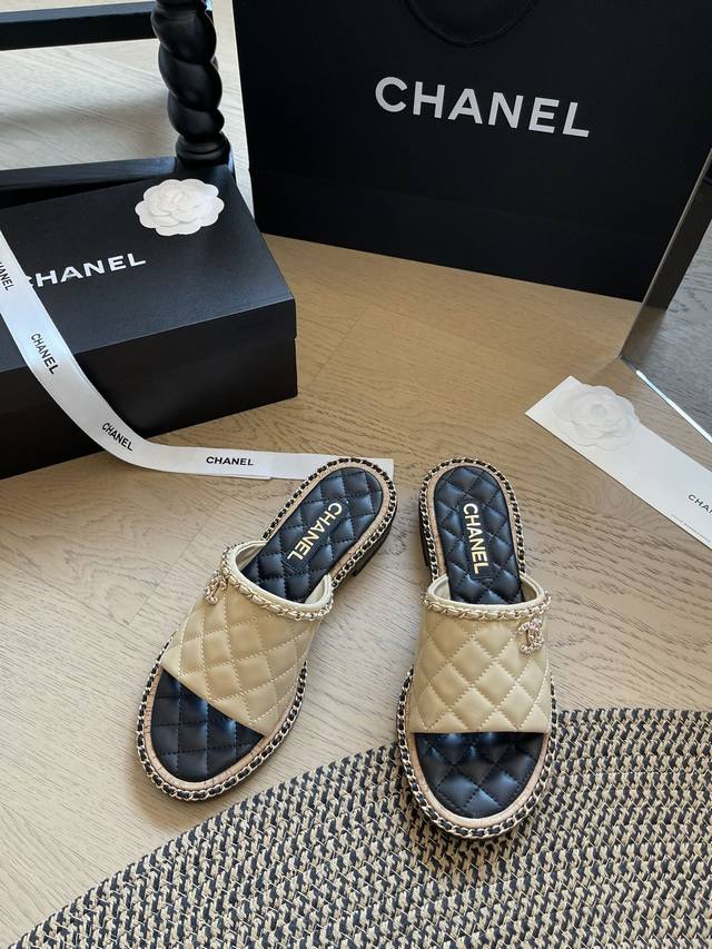 Chanel 24S春夏新款沙滩凉鞋系列 夏日度假风沙滩拖鞋系列来啦~ 跟高1.5Cm 4.5Cm 码数:35-41 40 41定制不退换 顶级版本