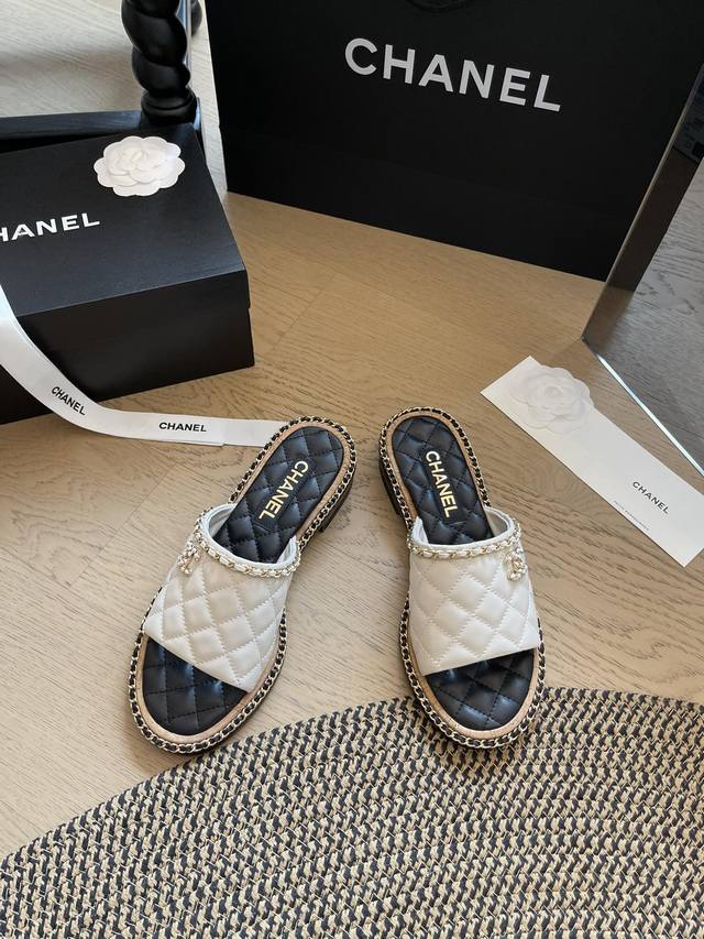Chanel 24S春夏新款沙滩凉鞋系列 夏日度假风沙滩拖鞋系列来啦~ 跟高1.5Cm 4.5Cm 码数:35-41 40 41定制不退换 顶级版本