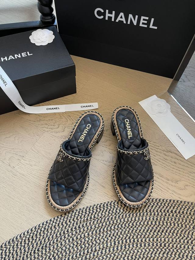 Chanel 24S春夏新款沙滩凉鞋系列 夏日度假风沙滩拖鞋系列来啦~ 跟高1.5Cm 4.5Cm 码数:35-41 40 41定制不退换 顶级版本