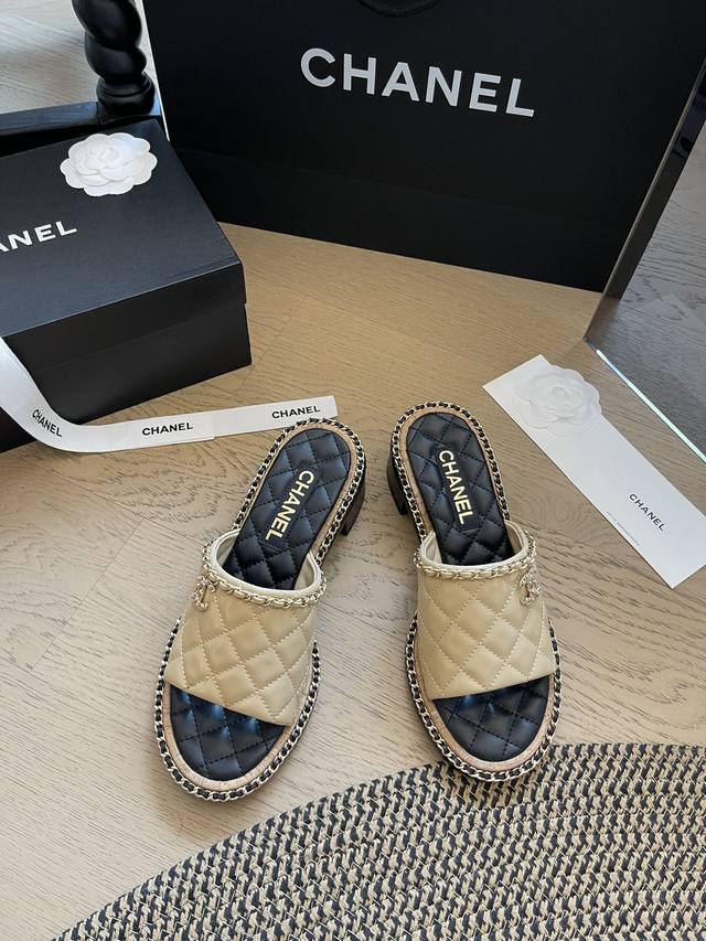 Chanel 24S春夏新款沙滩凉鞋系列 夏日度假风沙滩拖鞋系列来啦~ 跟高1.5Cm 4.5Cm 码数:35-41 40 41定制不退换 顶级版本