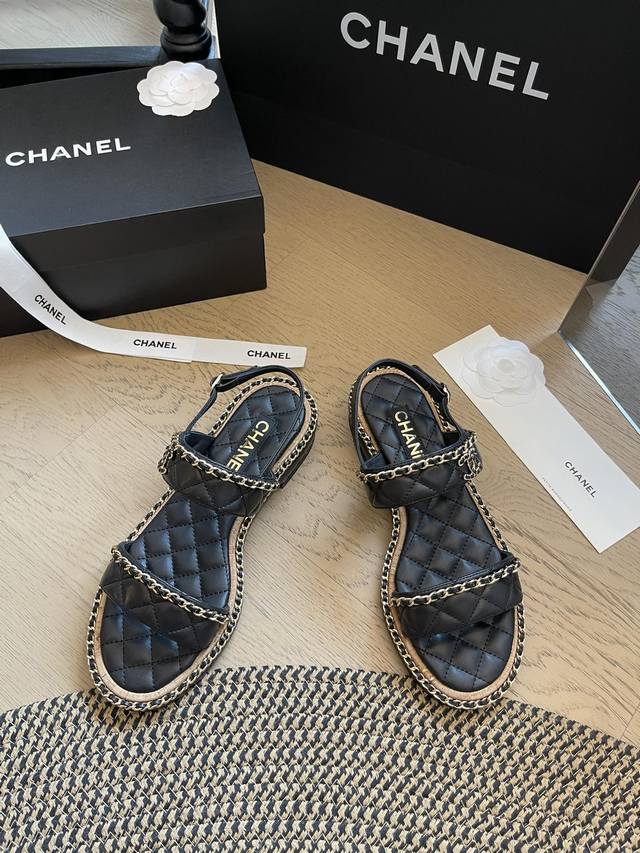 Chanel 24S春夏新款沙滩凉鞋系列 夏日度假风沙滩拖鞋系列来啦~ 跟高1.5Cm 4.5Cm 码数:35-41 40 41定制不退换 顶级版本