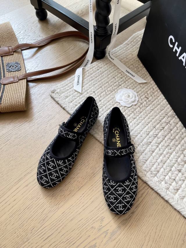 Chanel 25P玛丽珍钻单鞋系列！ 顶级版本！抢先发售 鞋面原版定制钻面 手工钻重工系列 垫脚羊皮 真皮大底 原版五金扣 码数：34-41 34 40 41