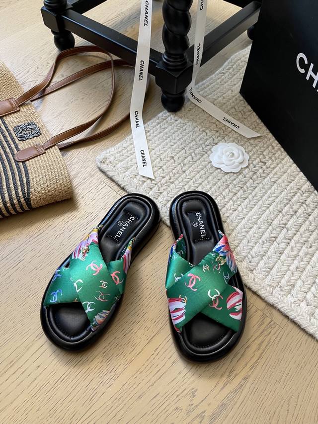 Chanel 25K春夏新款面包拖鞋！ 顶级版本！抢先发售 原版面料 羊皮 发泡大底 码数：34-41 34 40 41定制不退