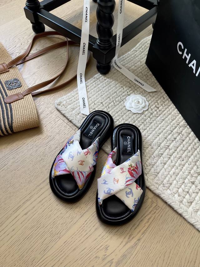 Chanel 25K春夏新款面包拖鞋！ 顶级版本！抢先发售 原版面料 羊皮 发泡大底 码数：34-41 34 40 41定制不退