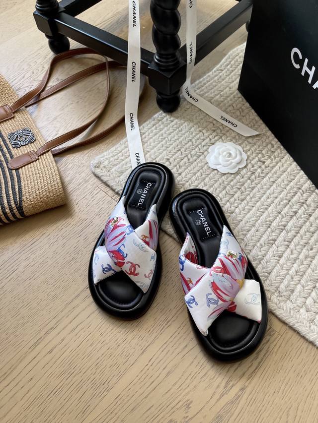 Chanel 25K春夏新款面包拖鞋！ 顶级版本！抢先发售 原版面料 羊皮 发泡大底 码数：34-41 34 40 41定制不退