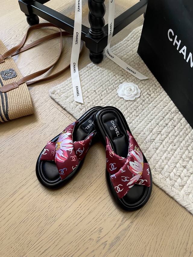 Chanel 25K春夏新款面包拖鞋！ 顶级版本！抢先发售 原版面料 羊皮 发泡大底 码数：34-41 34 40 41定制不退