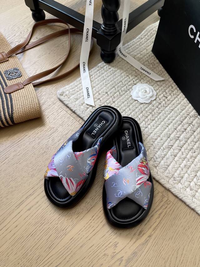 Chanel 25K春夏新款面包拖鞋！ 顶级版本！抢先发售 原版面料 羊皮 发泡大底 码数：34-41 34 40 41定制不退