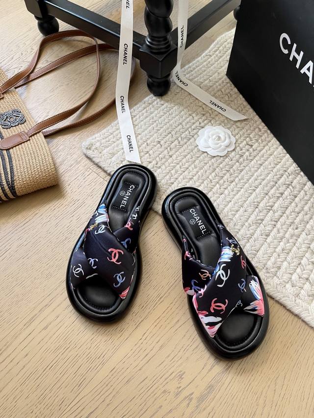 Chanel 25K春夏新款面包拖鞋！ 顶级版本！抢先发售 原版面料 羊皮 发泡大底 码数：34-41 34 40 41定制不退