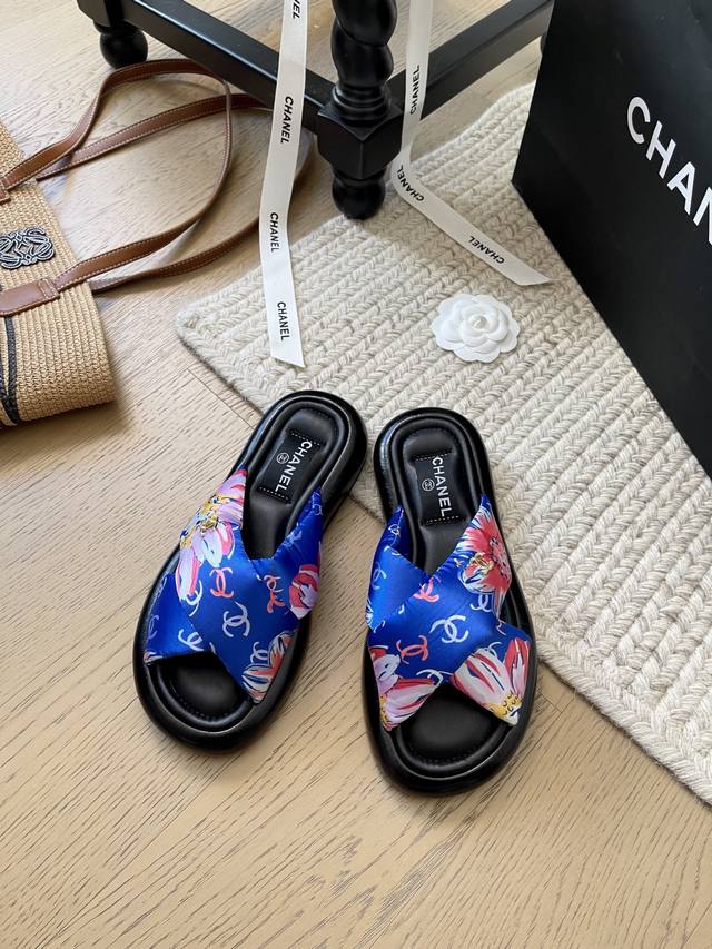 Chanel 25K春夏新款面包拖鞋！ 顶级版本！抢先发售 原版面料 羊皮 发泡大底 码数：34-41 34 40 41定制不退
