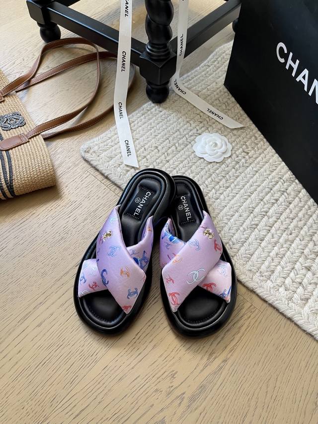Chanel 25K春夏新款面包拖鞋！ 顶级版本！抢先发售 原版面料 羊皮 发泡大底 码数：34-41 34 40 41定制不退