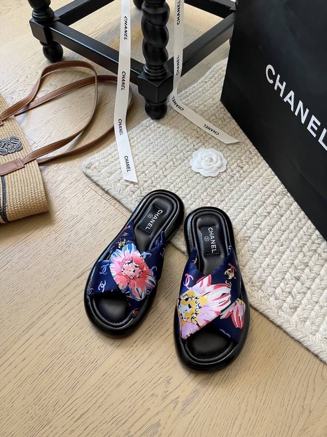 Chanel 25K春夏新款面包拖鞋！ 顶级版本！抢先发售 原版面料 羊皮 发泡大底 码数：34-41 34 40 41定制不退