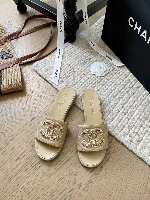 Chanel 25K夏季编织拖鞋系列！ 顶级版本！抢先发售 要高货的看过来 跟高平底 5Cm 鞋面针织 羊皮 垫脚羊皮 真皮大底 码数：34-41 34 40