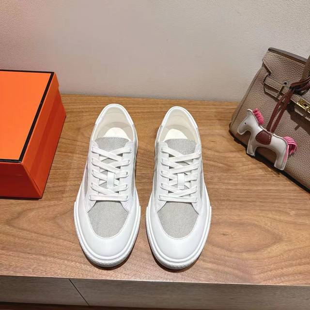 Herme S Ss25 New Arrival～ 专柜大热情侣款，H家配货首选鞋履！ 是爱马仕经典款 每一季都会出很多颜色 绝对是最值得买的配货之一 有遇到的