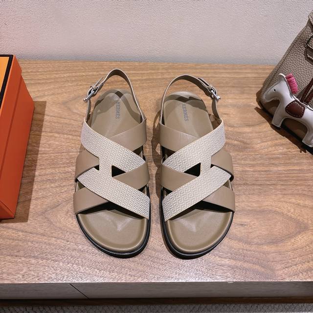 Herme S Ss25 New Arrival～ 专柜大热情侣款，H家配货首选鞋履！ 是爱马仕经典款 每一季都会出很多颜色 绝对是最值得买的配货之一 有遇到的