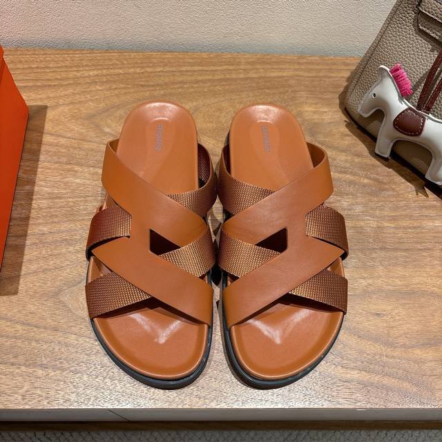Herme S Ss25 New Arrival～ 专柜大热情侣款，H家配货首选鞋履！ 是爱马仕经典款 每一季都会出很多颜色 绝对是最值得买的配货之一 有遇到的