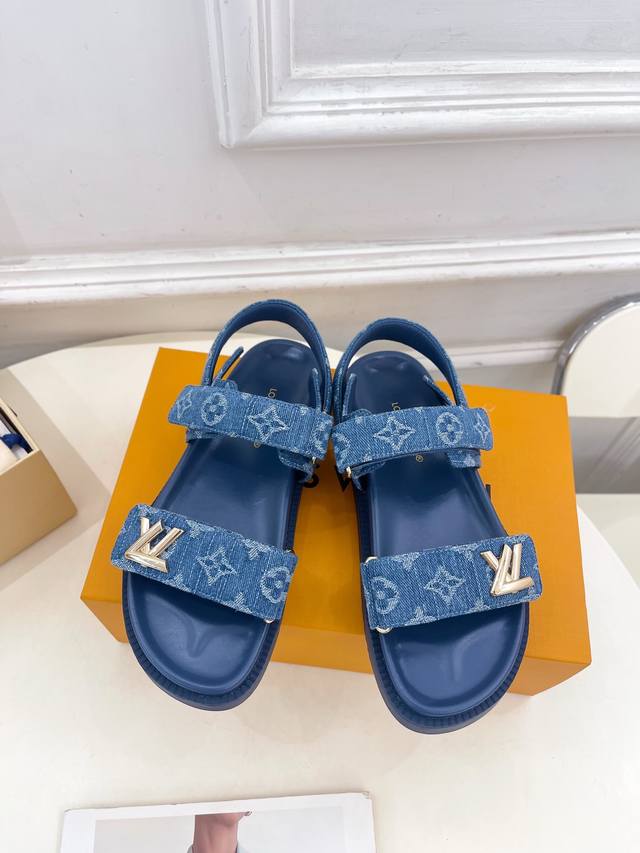 Lv 路易威登 25 2025春夏新款 顶级版本原版一致 专柜主打最新款 Lv Sunset Comfort魔术贴平底凉鞋 硬货上新 Bs代购级别！高级感十足！