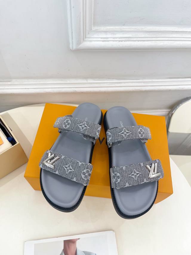 Lv 路易威登 25 2025春夏新款 顶级版本原版一致 专柜主打最新款 Lv Sunset Comfort魔术贴平底凉鞋 硬货上新 Bs代购级别！高级感十足！