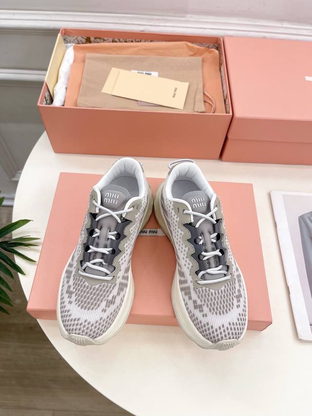 Miu Miu 缪缪 25 2025早春新品 专柜主打最新走秀款 织物休闲运动鞋火爆上新！ Bs缪家高货 顶级工艺打造精品质感 无敌舒适 绝对是一见钟情款！时尚