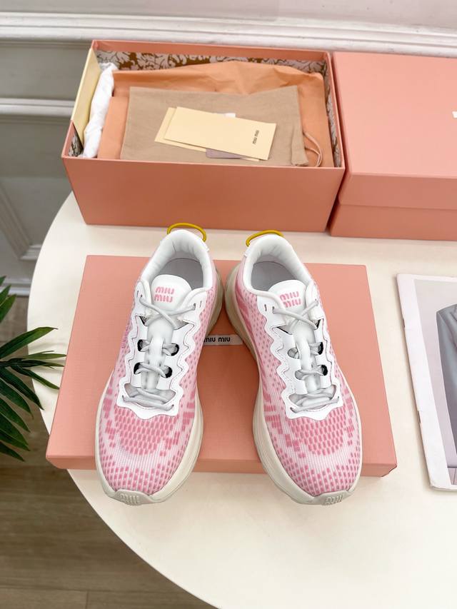 Miu Miu 缪缪 25 2025早春新品 专柜主打最新走秀款 织物休闲运动鞋火爆上新！ Bs缪家高货 顶级工艺打造精品质感 无敌舒适 绝对是一见钟情款！时尚