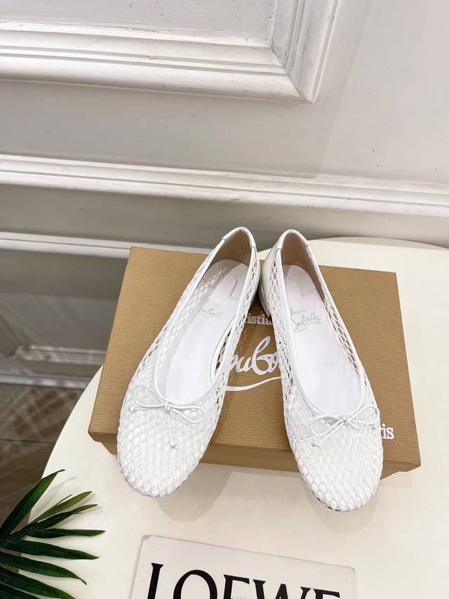 Christian Louboutin路铂廷Cl 红底鞋 25Ss最新网面芭蕾舞鞋系列，魅惑华丽的顶级硬货上新 Bs明星同款，平台主播、网红博主倾情演绎，时尚优