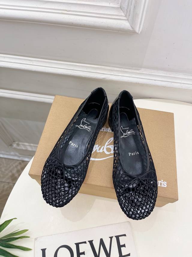 Christian Louboutin路铂廷Cl 红底鞋 25Ss最新网面芭蕾舞鞋系列，魅惑华丽的顶级硬货上新 Bs明星同款，平台主播、网红博主倾情演绎，时尚优