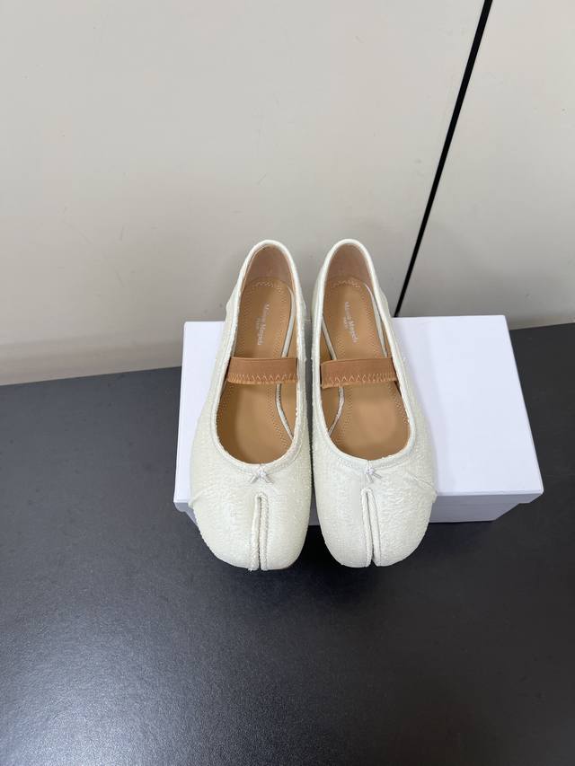 高定品质！Maison Margiela Mm6马吉拉25Ss新款分趾鞋 Tabi分趾芭蕾舞单鞋 镭射切割工艺牛皮！ 欢迎对比 真正的原版大底！ Size:35