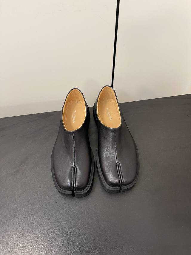 Maison Margiela Mm6分趾鞋Tabi乐福鞋单鞋僧侣鞋 意产植鞣羊皮 牛皮内里，耐磨绒组合大底 Size:35-41 40.41定制不退换