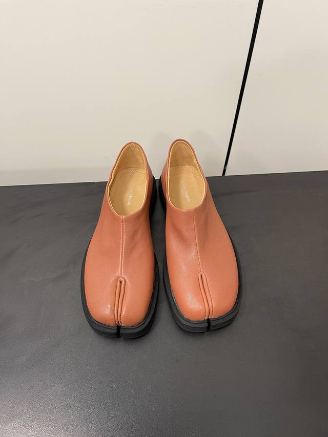 Maison Margiela Mm6分趾鞋Tabi乐福鞋单鞋僧侣鞋 意产植鞣羊皮 牛皮内里，耐磨绒组合大底 Size:35-41 40.41定制不退换