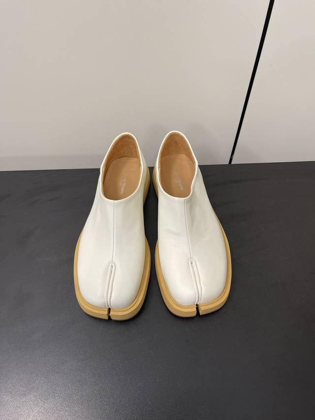 Maison Margiela Mm6分趾鞋Tabi乐福鞋单鞋僧侣鞋 意产植鞣羊皮 牛皮内里，耐磨绒组合大底 Size:35-41 40.41定制不退换