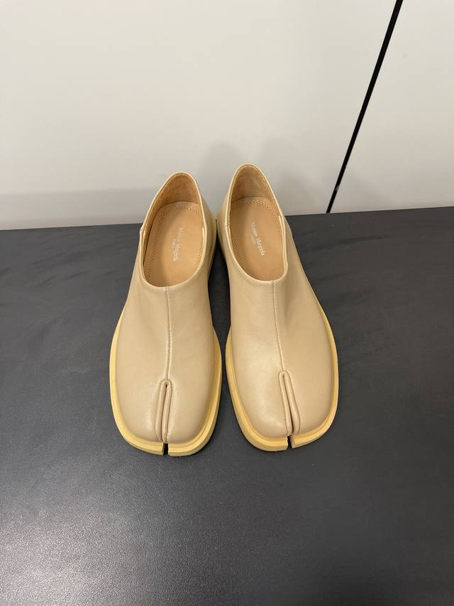 Maison Margiela Mm6分趾鞋Tabi乐福鞋单鞋僧侣鞋 意产植鞣羊皮 牛皮内里，耐磨绒组合大底 Size:35-41 40.41定制不退换