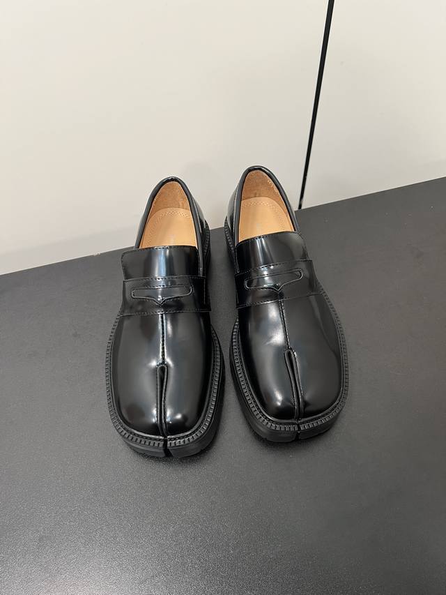 Maison Margiela 马吉拉Mm6家 高版本 增高厚底分趾Tabi小皮鞋乐福鞋！ 原版购入开模双层鞋底、鞋型很大方、搭配各种风格都轻松驾驭、小短腿的福