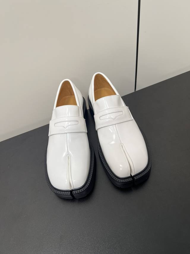 Maison Margiela 马吉拉Mm6家 高版本 增高厚底分趾Tabi小皮鞋乐福鞋！ 原版购入开模双层鞋底、鞋型很大方、搭配各种风格都轻松驾驭、小短腿的福