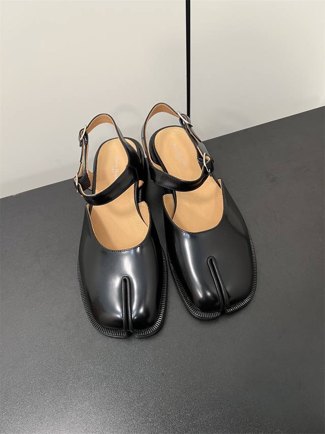 Maison Margiel Mm6万年经典分趾凉鞋春夏新品分趾甜美日系玛丽珍鞋 材质：鞋面开边珠牛皮 牛皮，内里水染牛皮，进口真皮大底 : 35-39 40定