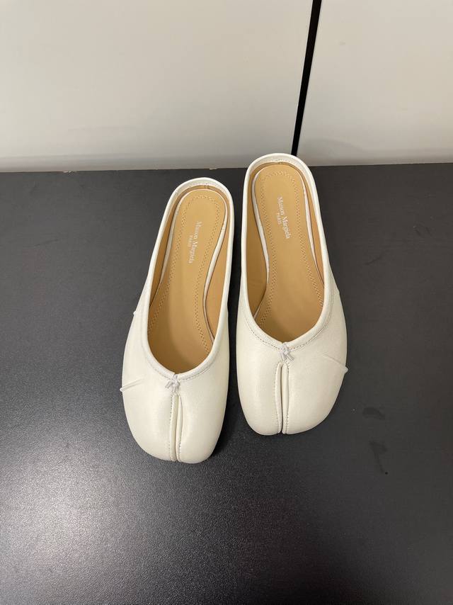 高定品质！Maison Margiela Mm6马吉拉24Ss新款皱褶分趾鞋 Tabi分趾半拖 意产植鞣羊皮！ 欢迎对比 真正的原版大底！ Size:35-39