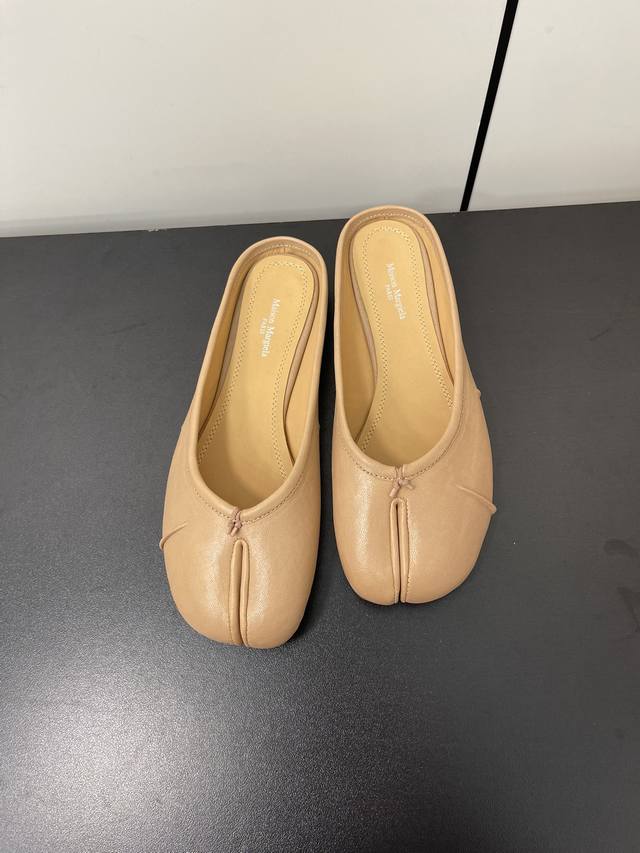 高定品质！Maison Margiela Mm6马吉拉24Ss新款皱褶分趾鞋 Tabi分趾半拖 意产植鞣羊皮！ 欢迎对比 真正的原版大底！ Size:35-39