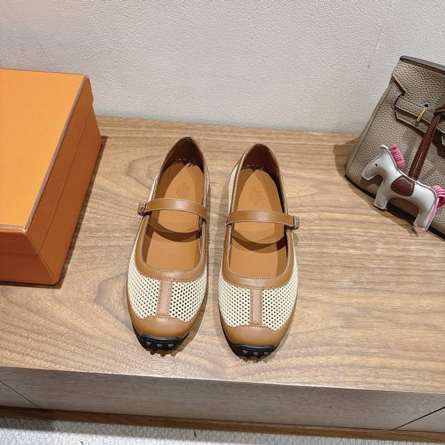 Herme S Ss25New Arrival～ 专柜大热情侣款，H家配货首选鞋履！ 是爱马仕经典款 每一季都会出很多颜色 绝对是最值得买的配货之一 有遇到的男